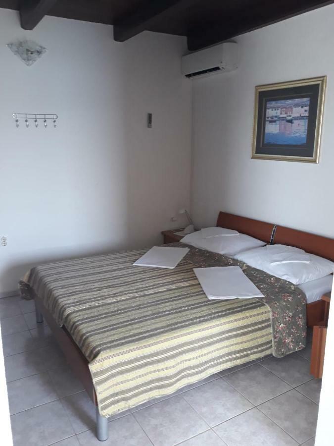 Apartman Grospic Cesarica Exterior photo