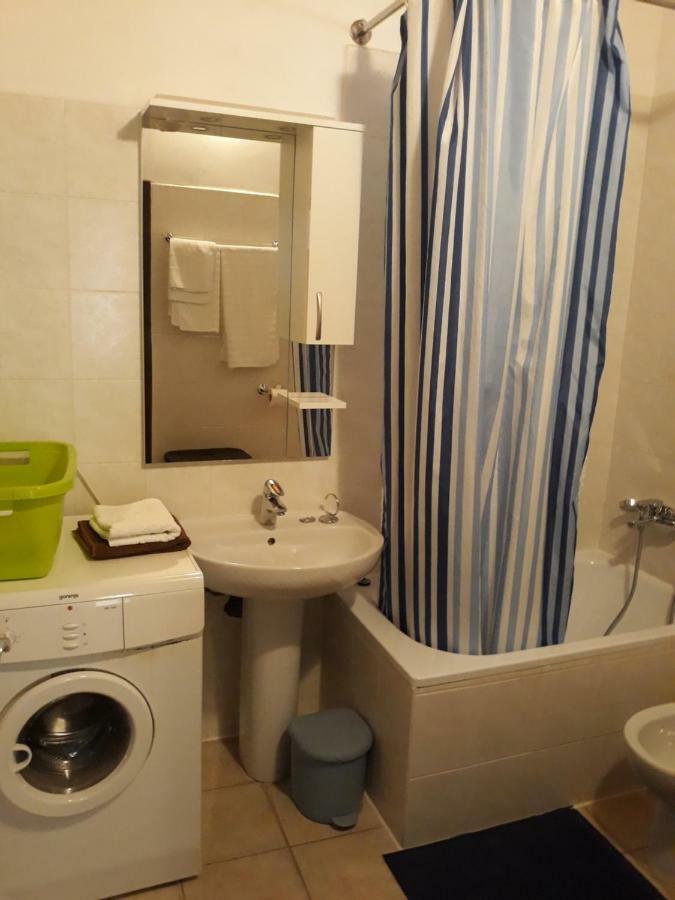 Apartman Grospic Cesarica Exterior photo
